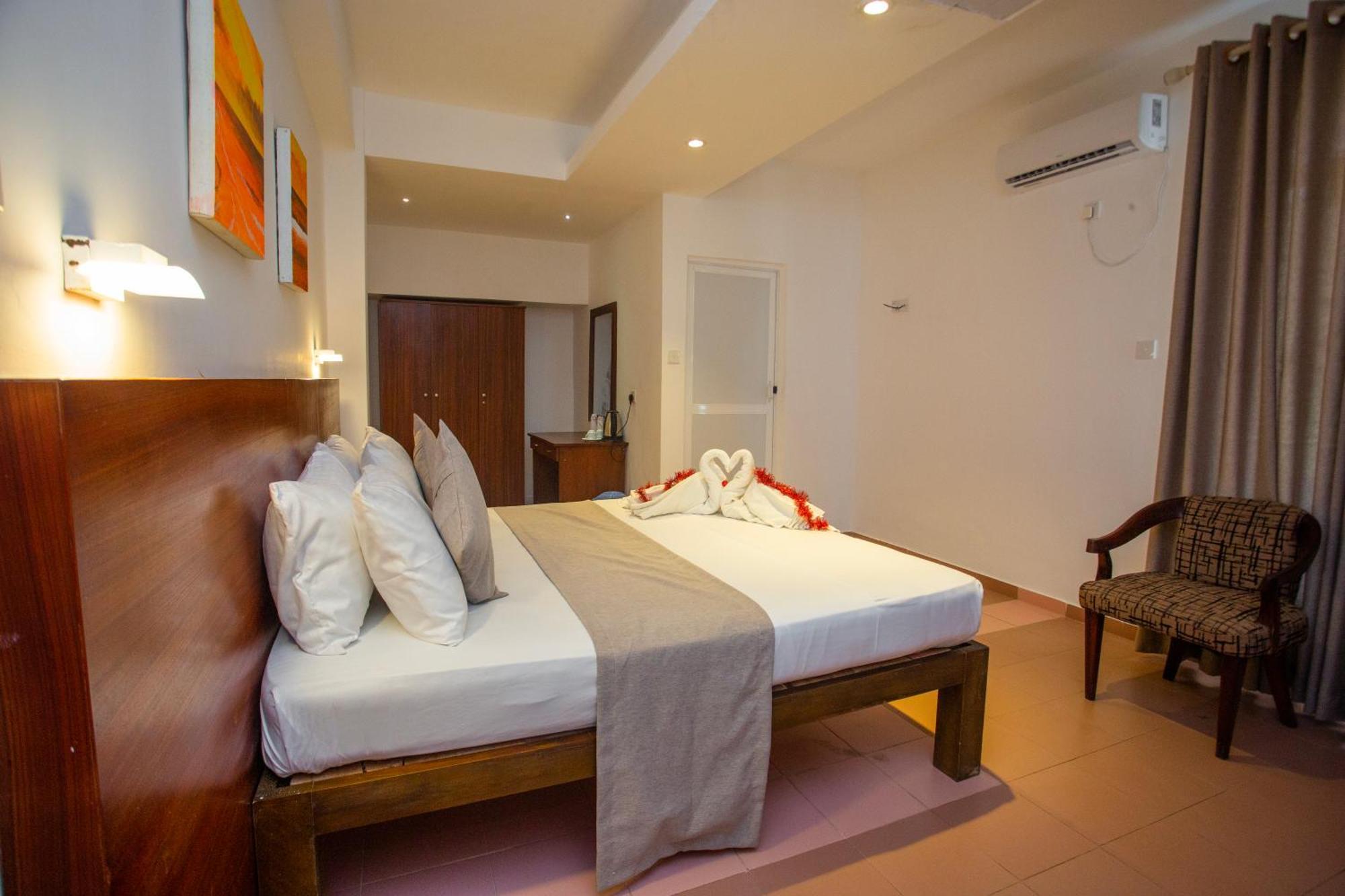 Lucky Seven Hikkaduwa Hotel Exterior foto